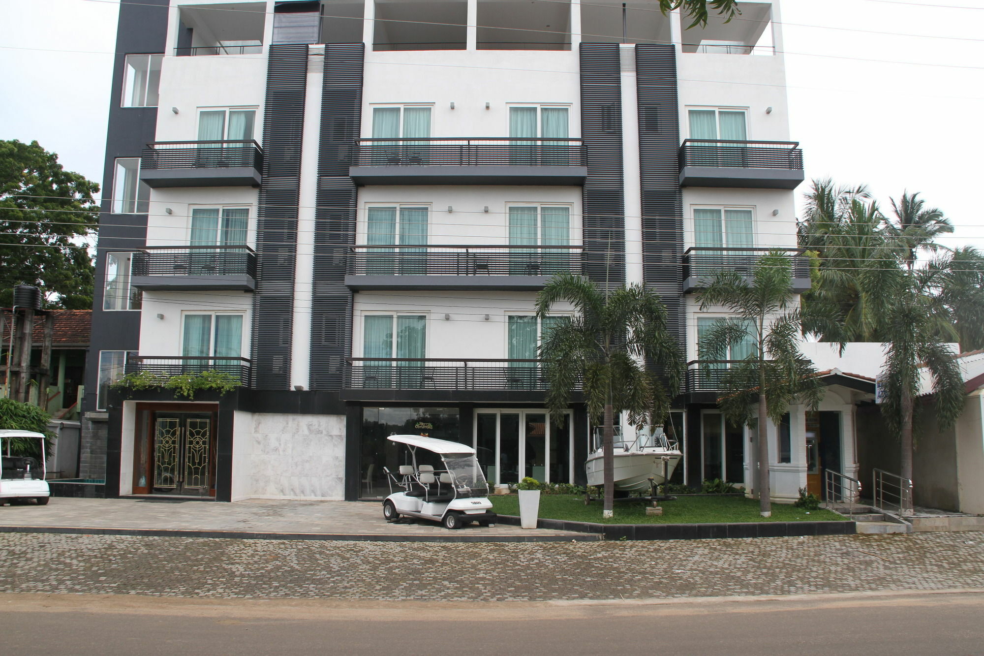 Earl'S Red Passikudah Hotell Exteriör bild